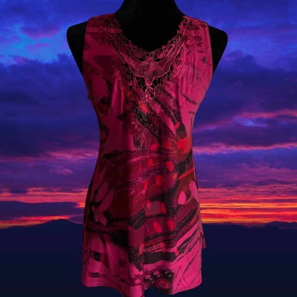 ๐ Pretty Woman Brand Top ๐ - Picture 2 of 2